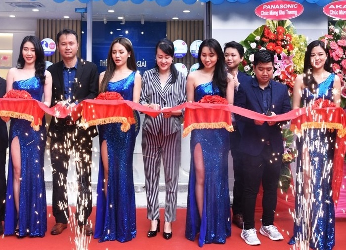 The Gioi Dien Giai khai truong 2 showroom the he moi hinh anh