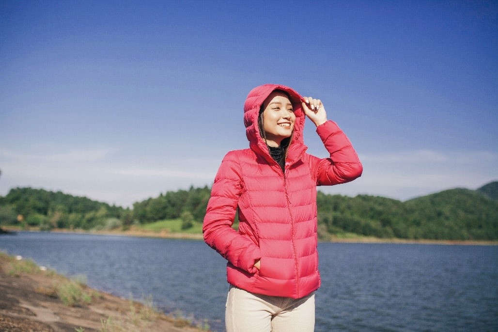 Dong ao khoac long vu ULD cua Uniqlo co gi dac biet? hinh anh