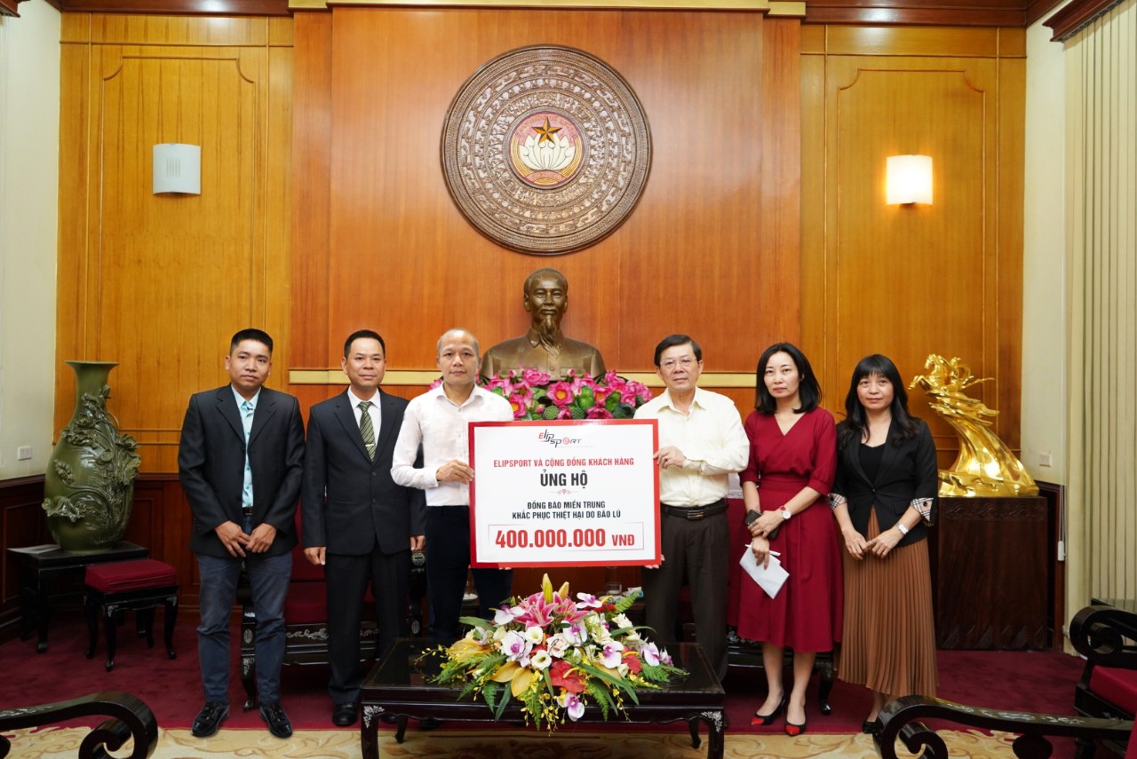 Ung ho mien Trung anh 1