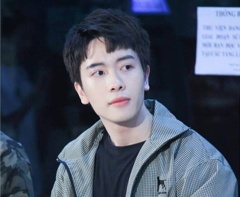 Nicky (Monstar) lam MC chuong trinh quay so trung 1 kg vang hinh anh