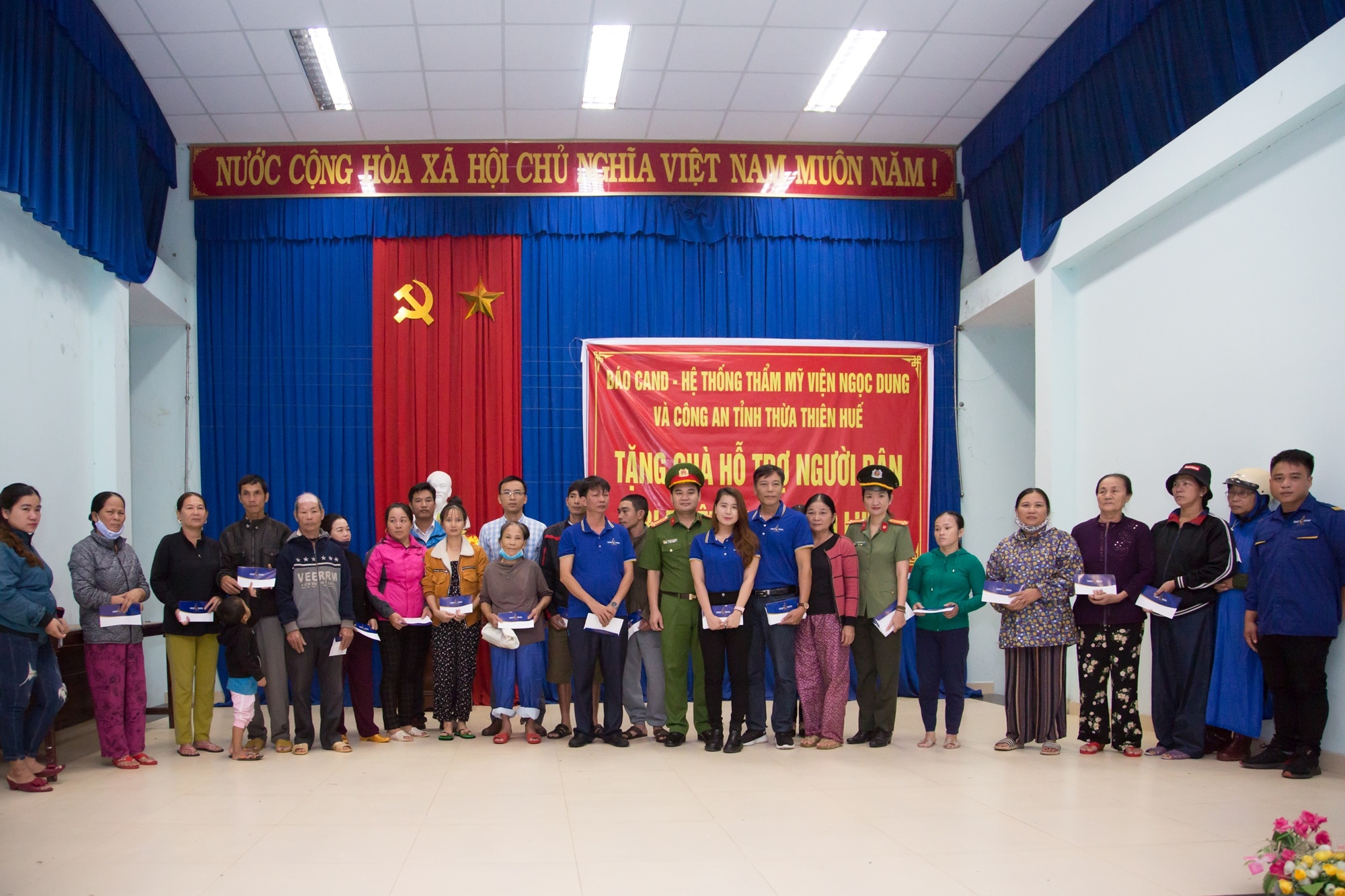 ho tro nguoi dan vung lu anh 8