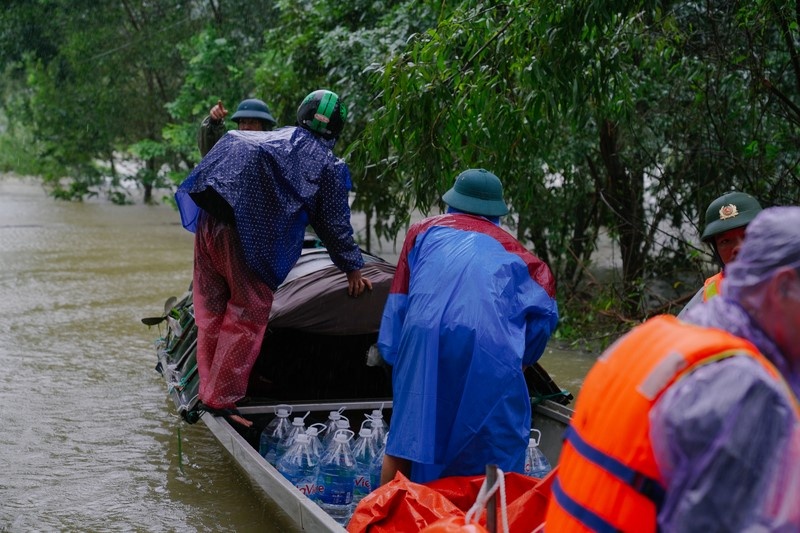 VSS Corp tiep suc mien Trung trong mua lu lich su hinh anh