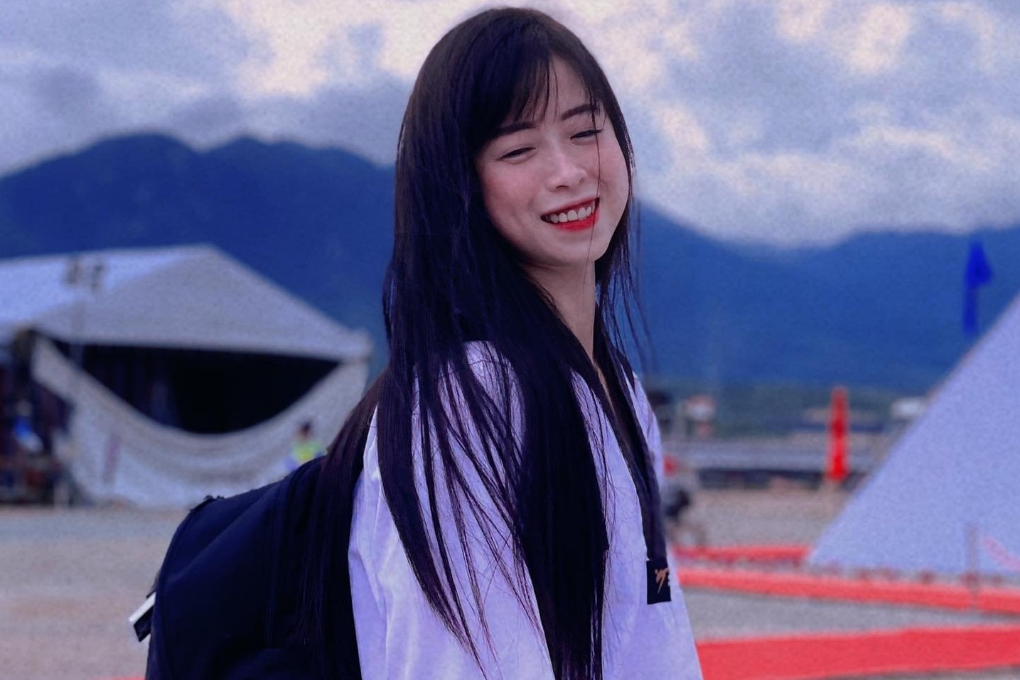 Chau Tuyet Van chia se bi quyet cham soc toc ong muot hinh anh