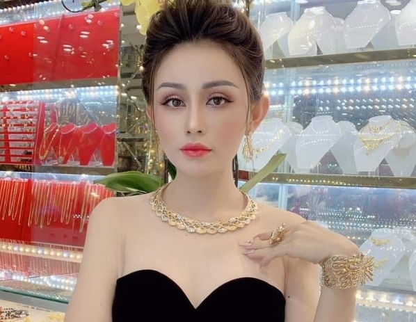Nhung mau trang suc cho mua le hoi tai Hoang Phat hinh anh