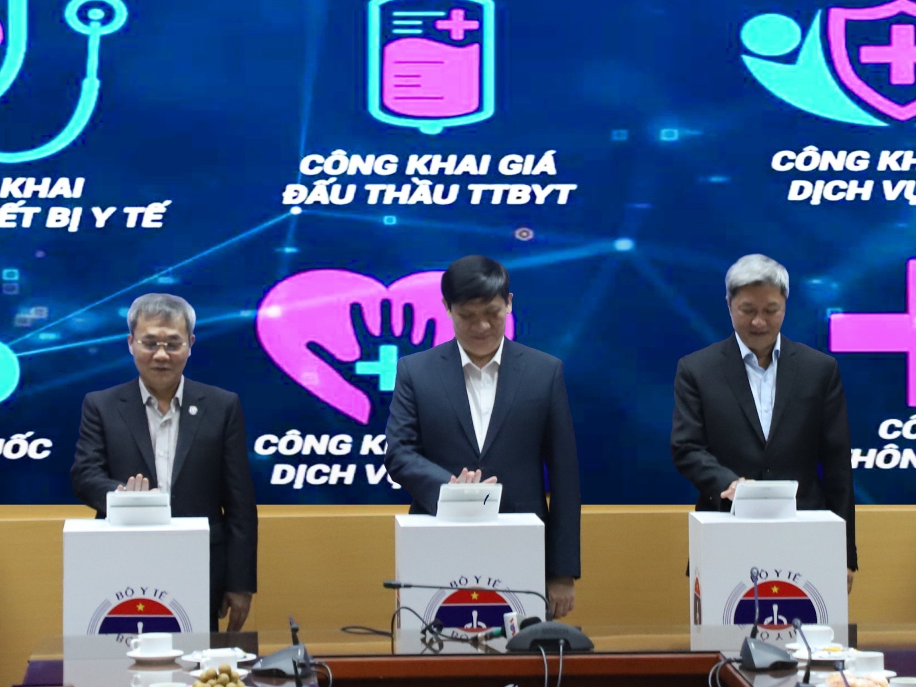 Viettel dong hanh cung Bo Y te xay dung Cong cong khai y te hinh anh