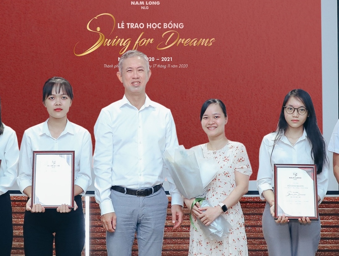 Tap doan Nam Long tiep suc sinh vien ngheo vuot kho hinh anh