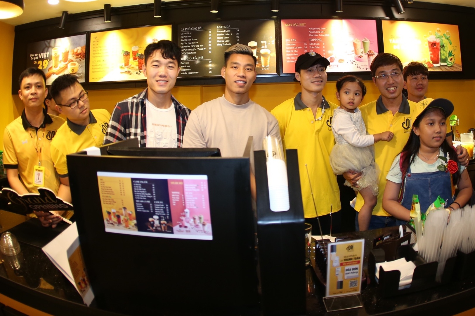 Ca phe Ong Bau khai truong quan dau tien tai Hai Duong hinh anh