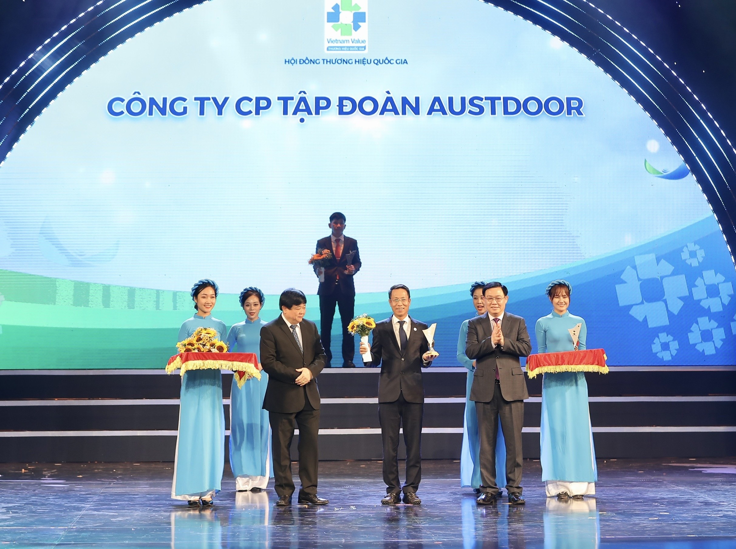 Tap doan Austdoor anh 1