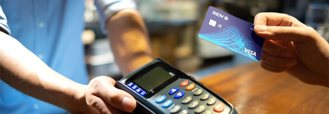 Ruc ro mua le hoi cung the quoc te BIDV anh 1