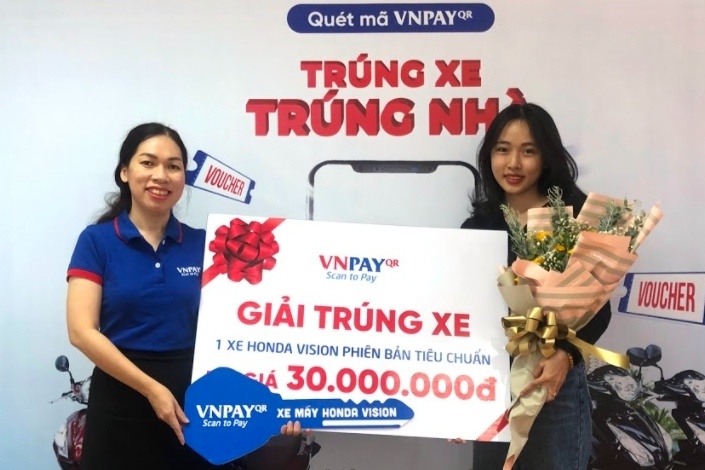 Khi thoi quen thanh toan hang ngay dem den may man hinh anh