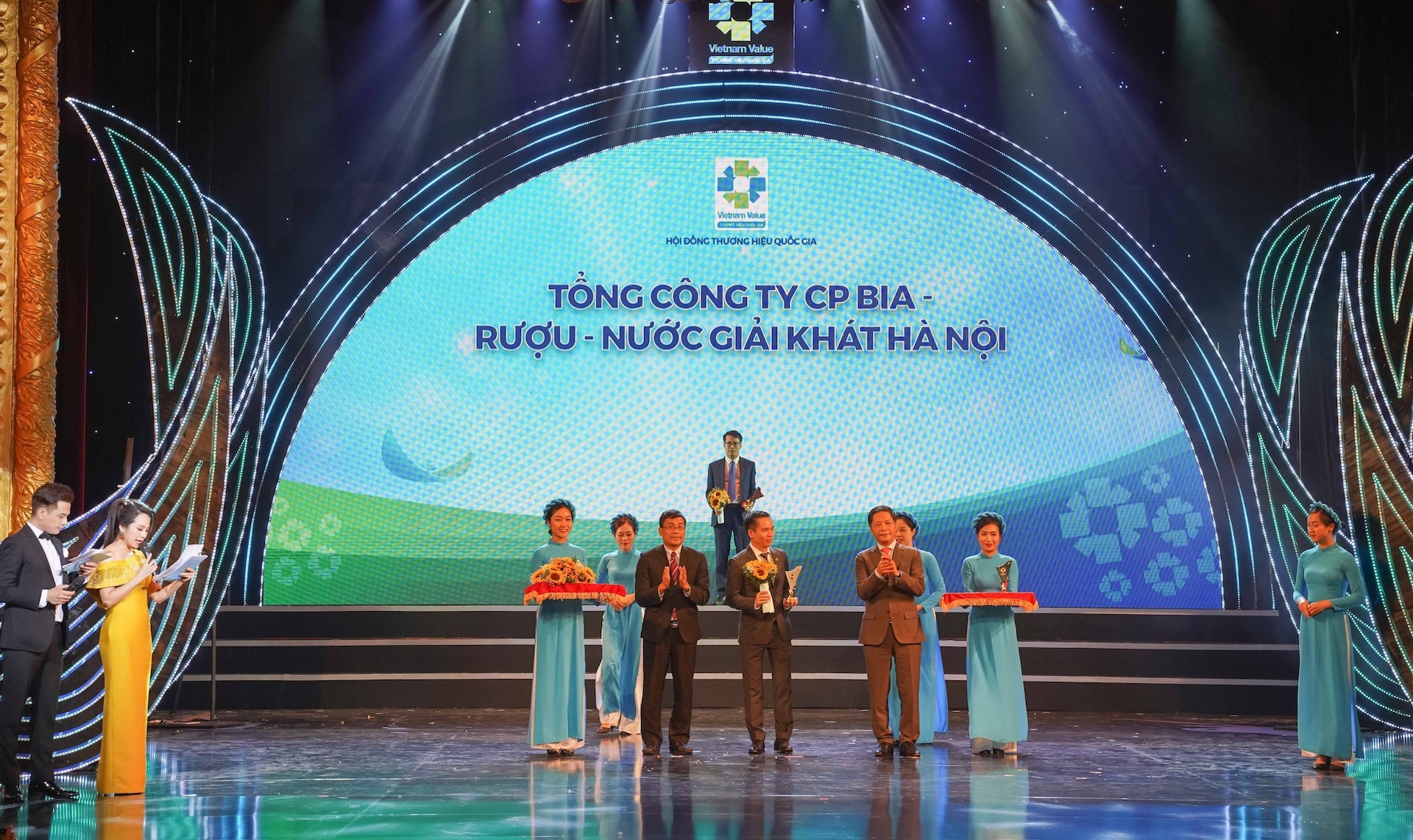 Habeco duoc vinh danh ‘Thuong hieu Quoc gia’ lan thu 5 lien tiep hinh anh