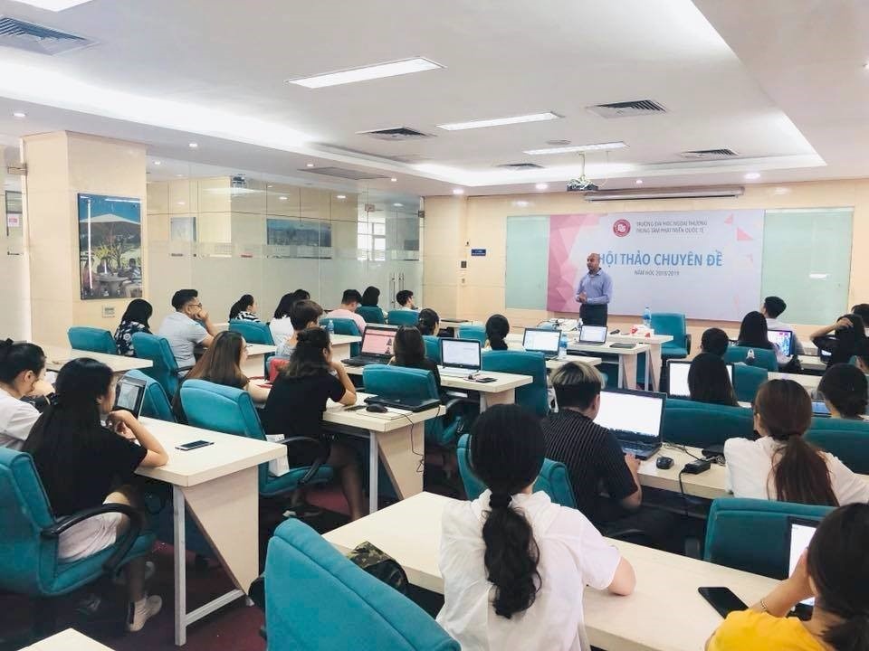 Dai hoc Ngoai thuong anh 2