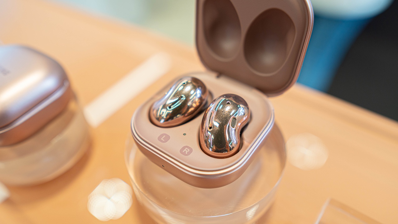 iPhone 11,  GoPro,  Macbook Air 2020 anh 7