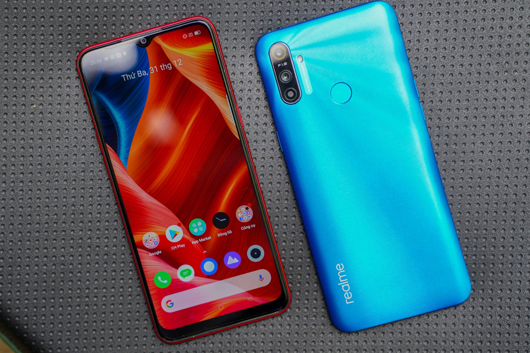 iPhone 11,  GoPro,  Macbook Air 2020 anh 9