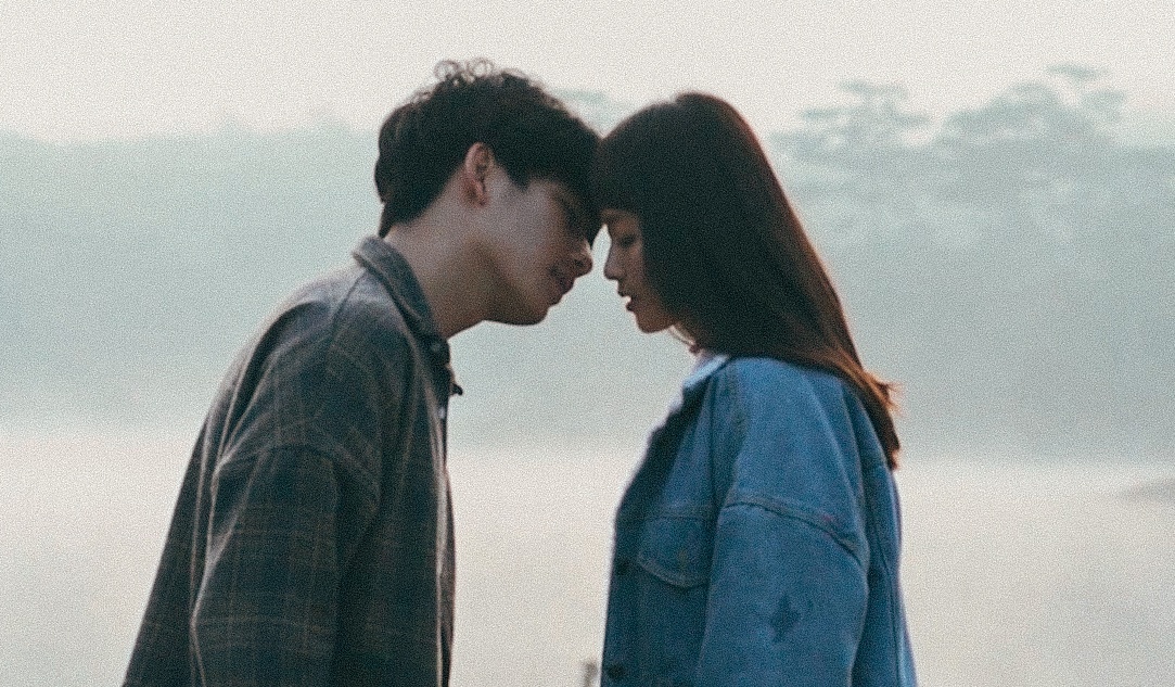 'Bi mat cua gio' ra rap, tang iPhone 12 Pro cho khan gia hinh anh