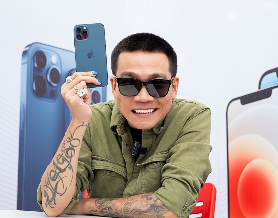 Wowy sam iPhone 12 Pro Max trong ngay mo ban hinh anh