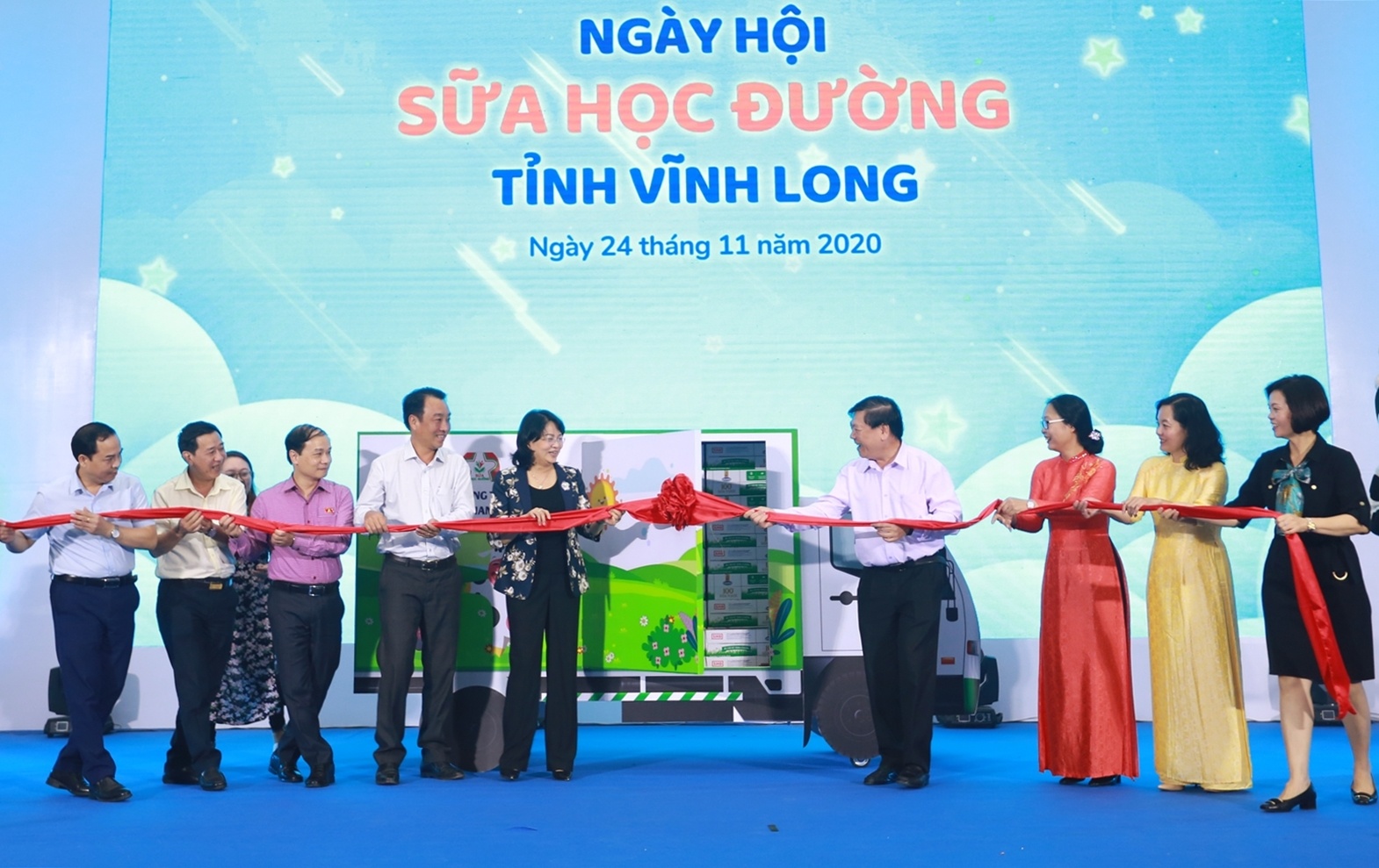 Hon 46.300 tre Vinh Long thu huong sua hoc duong nam hoc 2020-2021 hinh anh