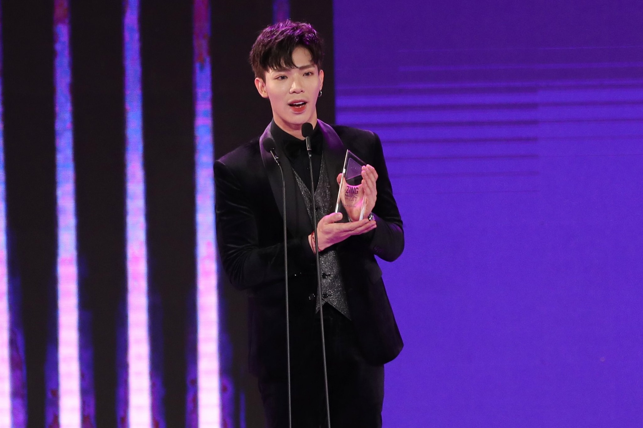 Hao quang cua Erik sau chiec cup Nghe si cua nam tai ZMA hinh anh