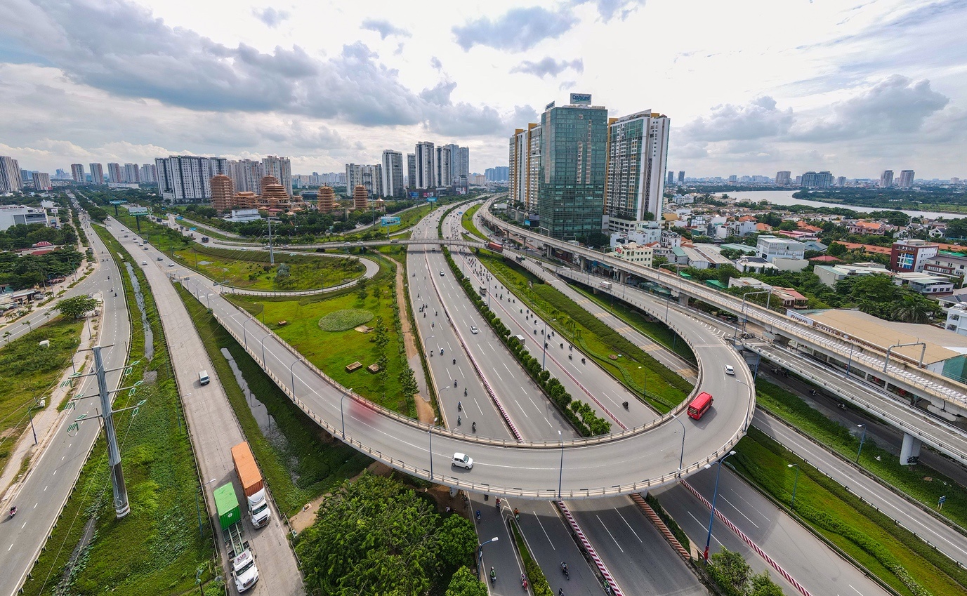 Bat dong san phia dong TP.HCM thu hut quan tam dip cuoi nam hinh anh