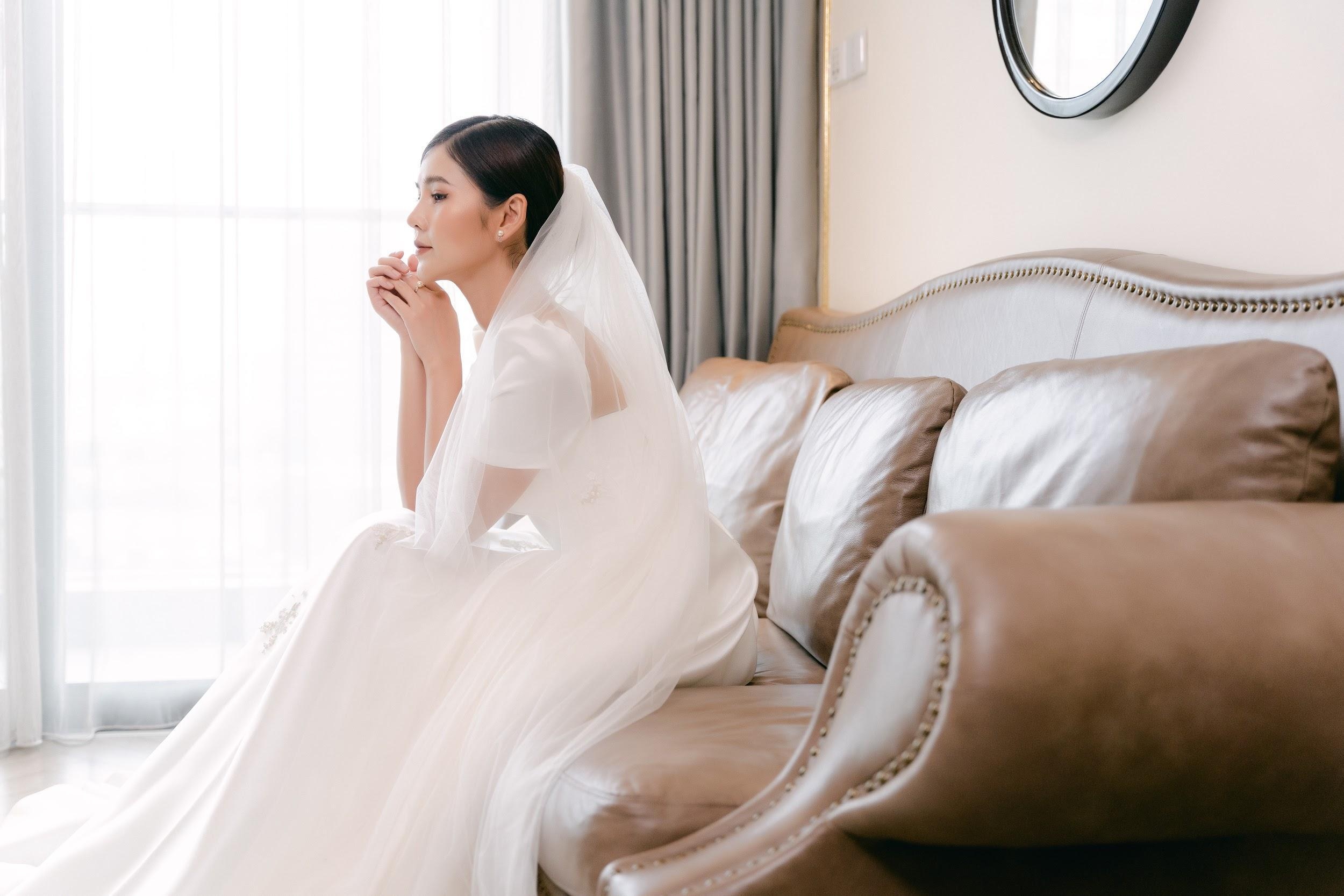 Dien vien Thu Hoai dep tinh khoi trong khong gian cuoi hinh anh