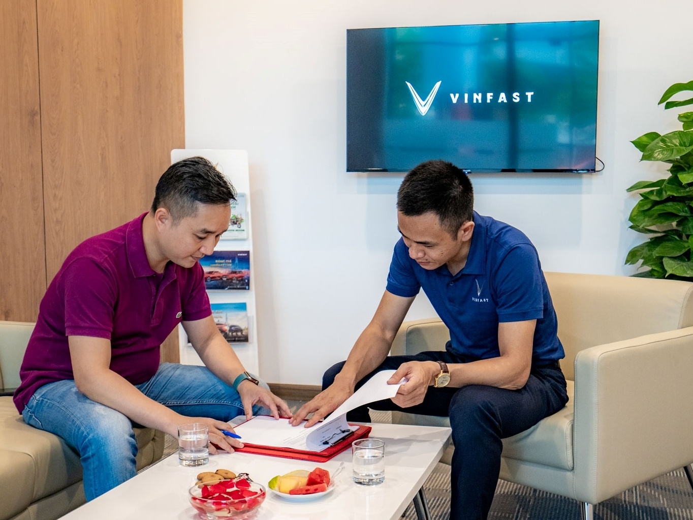 Doi xe cu lay xe VinFast moi gia tot dip cuoi nam hinh anh