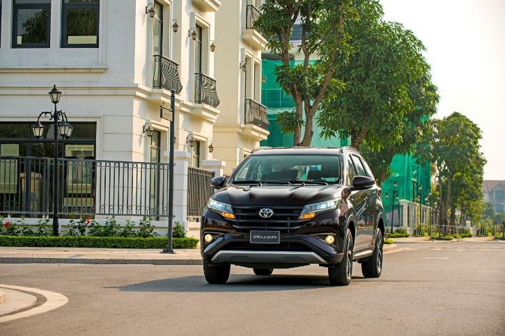 Khach mua Toyota Rush cuoi nam nhan nhieu uu dai hinh anh