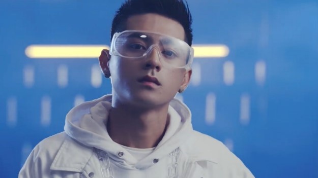 Lang LD vao vai hoc sinh, nhan vien van phong trong MV moi hinh anh