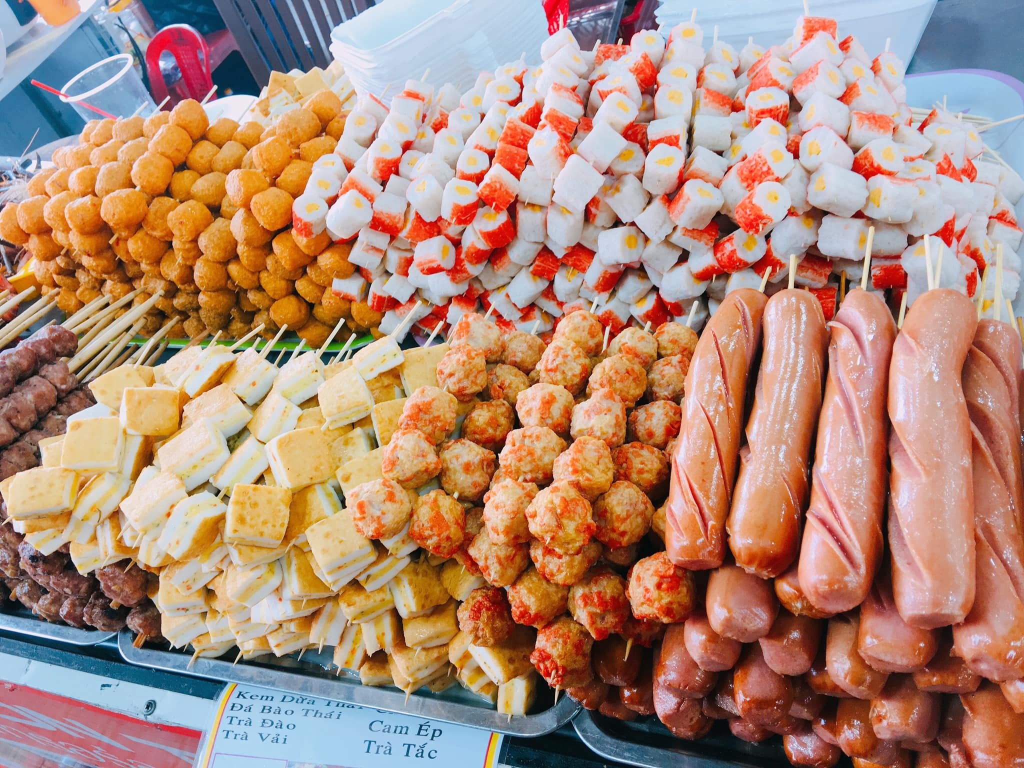 Hoi cho mua sam va am thuc Viet - Thai cap ben Kien Giang hinh anh