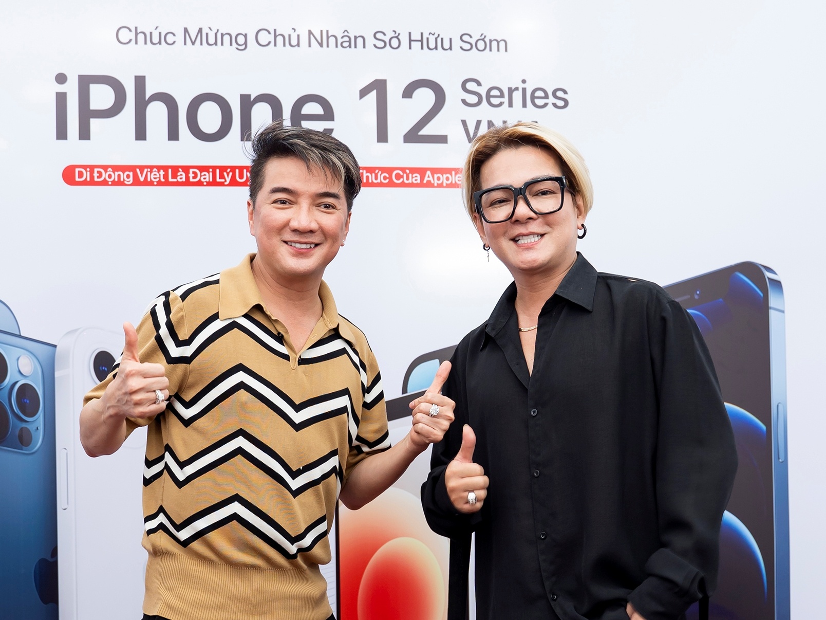 Dam Vinh Hung, Vu Ha ru nhau sam iPhone 12 Pro Max hinh anh