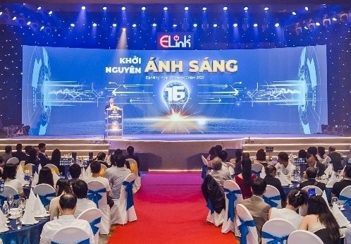 Cong ty den LED ELink to chuc hoi nghi 'Khoi nguyen anh sang' hinh anh