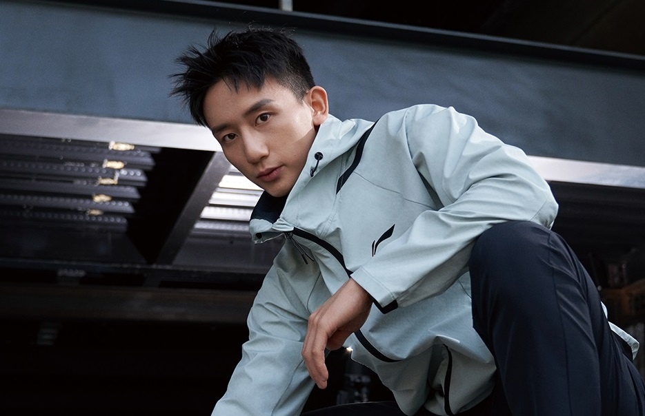 Quan ao gio the thao - lua chon dep va am cho ngay lanh hinh anh