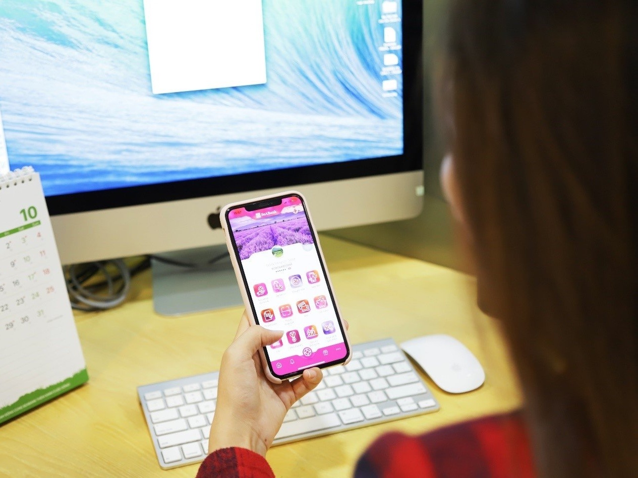 Ung dung tai chinh ngan hang chieu phai dep nhu the nao? hinh anh