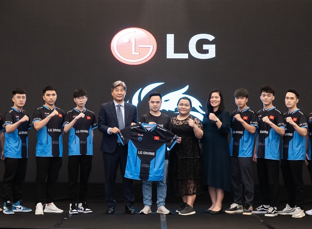 Tap doan LG tro thanh nha tai tro cho Divine eSports hinh anh