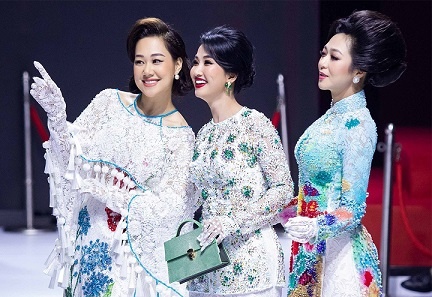 Nha thiet ke Bao Bao lang xe ao dai, do ba ba cho sui gia hinh anh