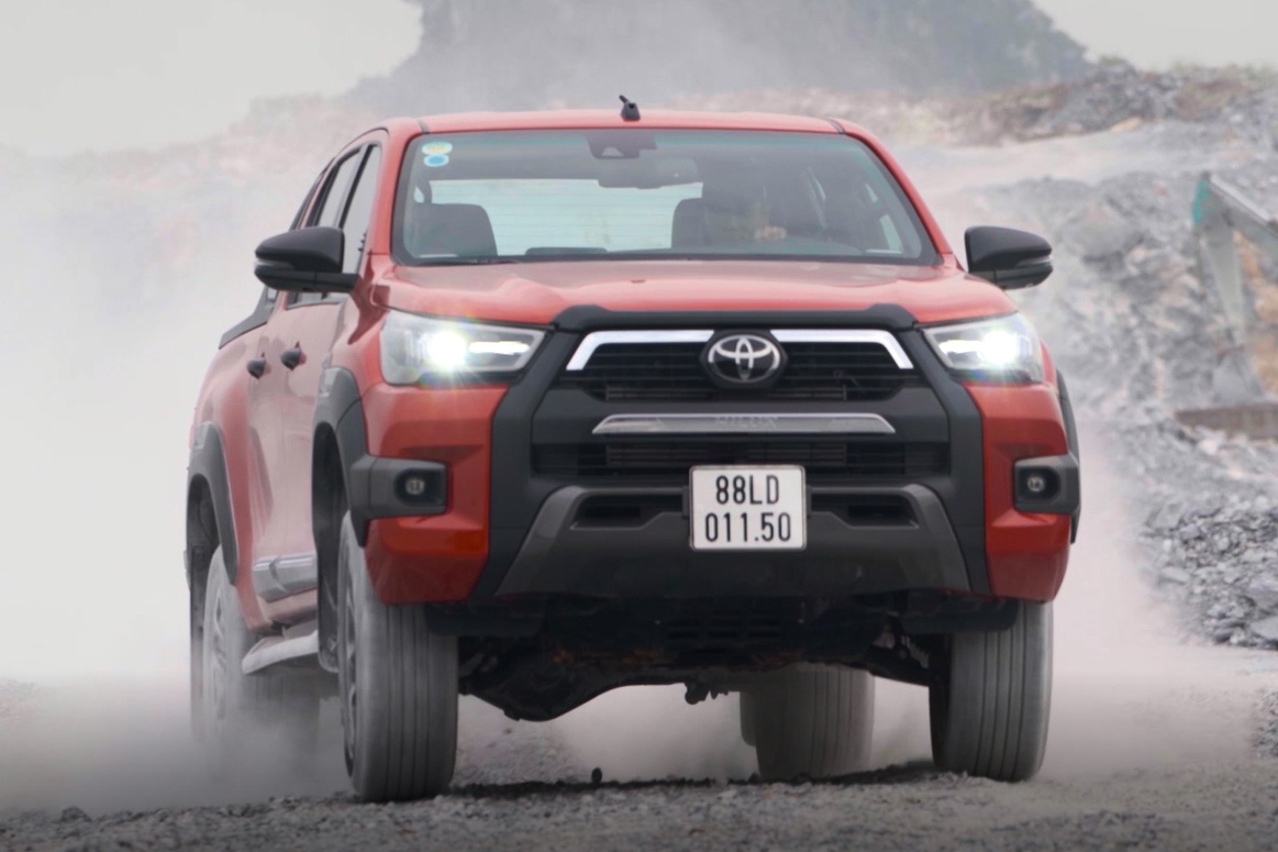 Video - Hilux phien ban 2020 hinh anh