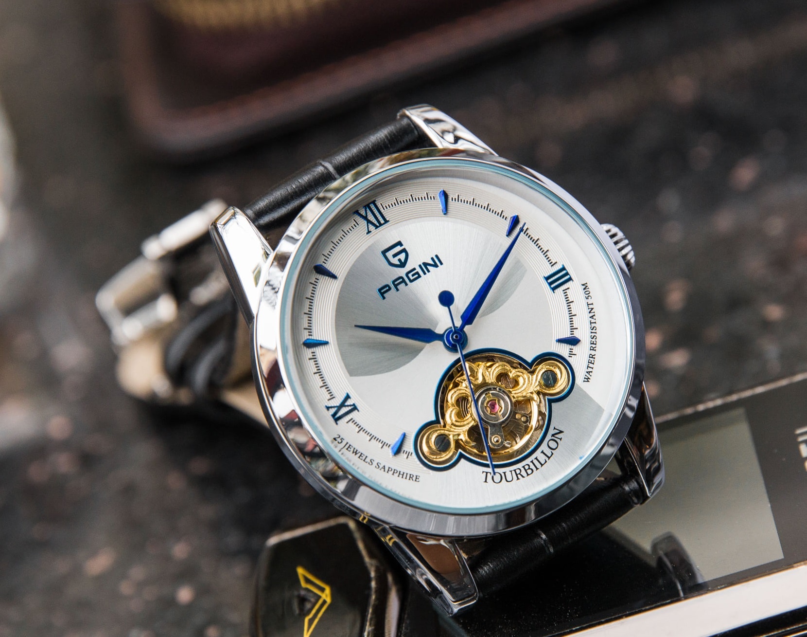 Pagini Viet Nam tung BST dong ho moi don Giang sinh hinh anh