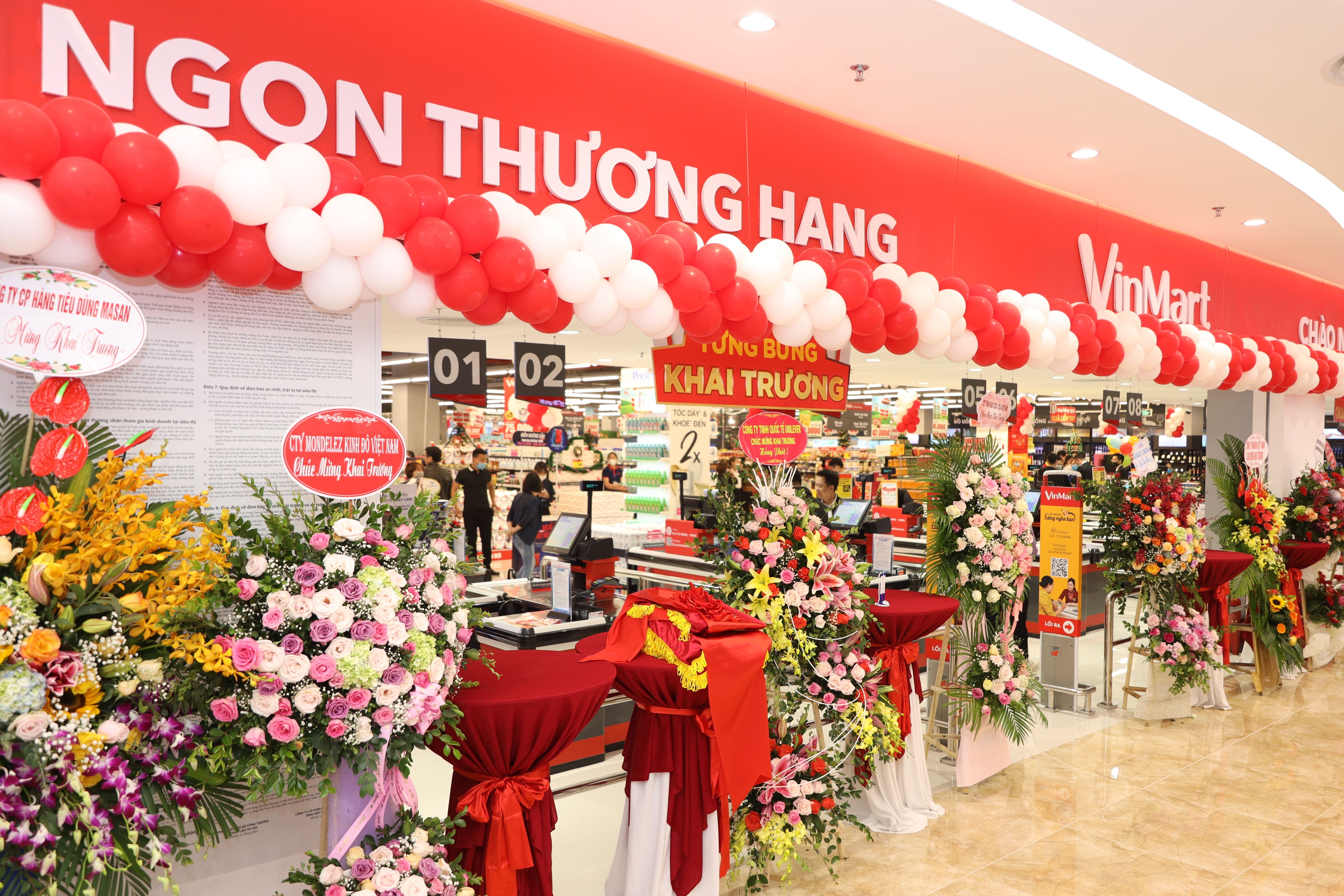 Khai truong sieu thi VinMart dien mao moi hinh anh