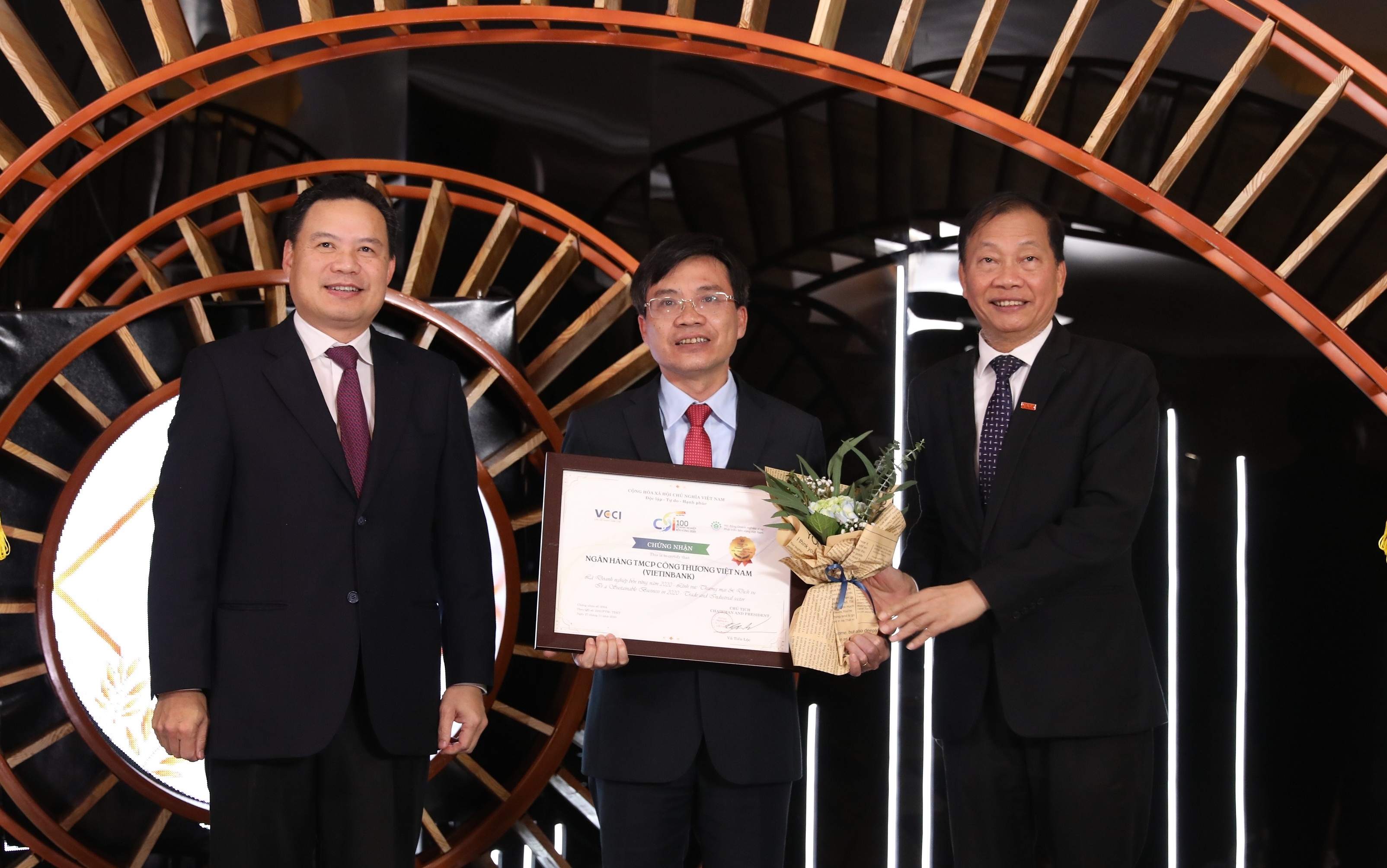 VietinBank vao top 10 doanh nghiep ben vung Viet Nam nam 2020 hinh anh