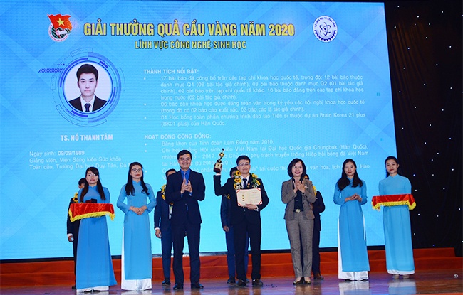 Qua cau vang 2020 anh 1