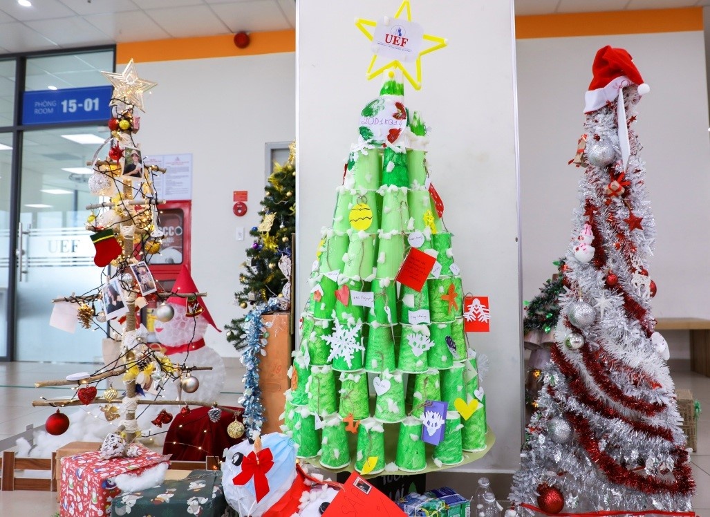 Colourful Christmas 2020 anh 4