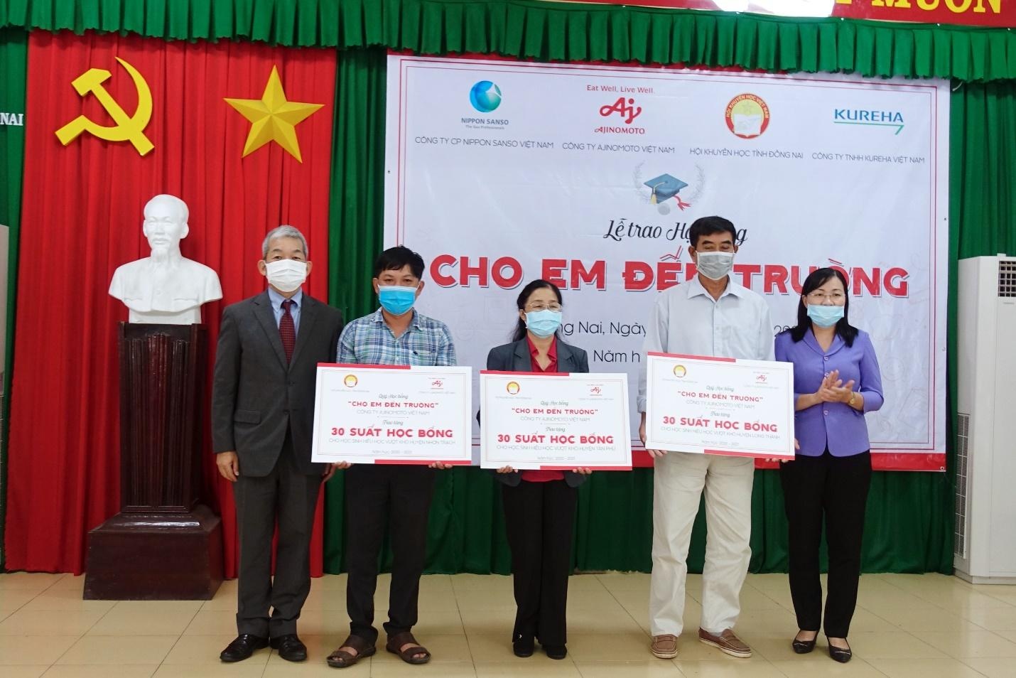 hoc bong “Cho em den truong” anh 1