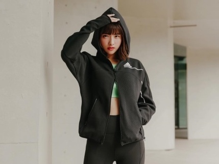 Loat trang phuc dam chat sporty-chic cho mua dong hinh anh