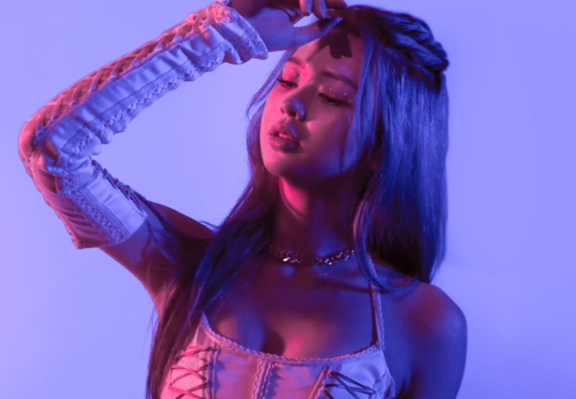 Liz Kim Cuong khoe vu dao nong bong o ZMA 2020 hinh anh