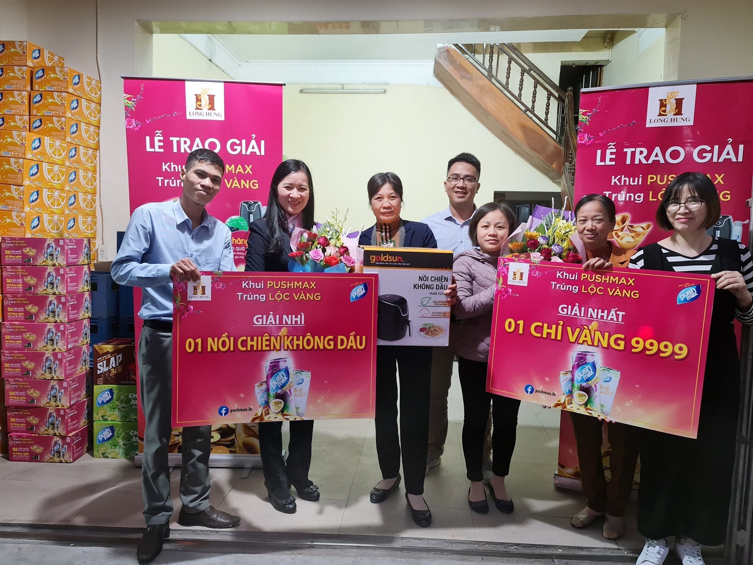 Pushmax trao giai cho nhung khach hang dau tien trung loc vang hinh anh