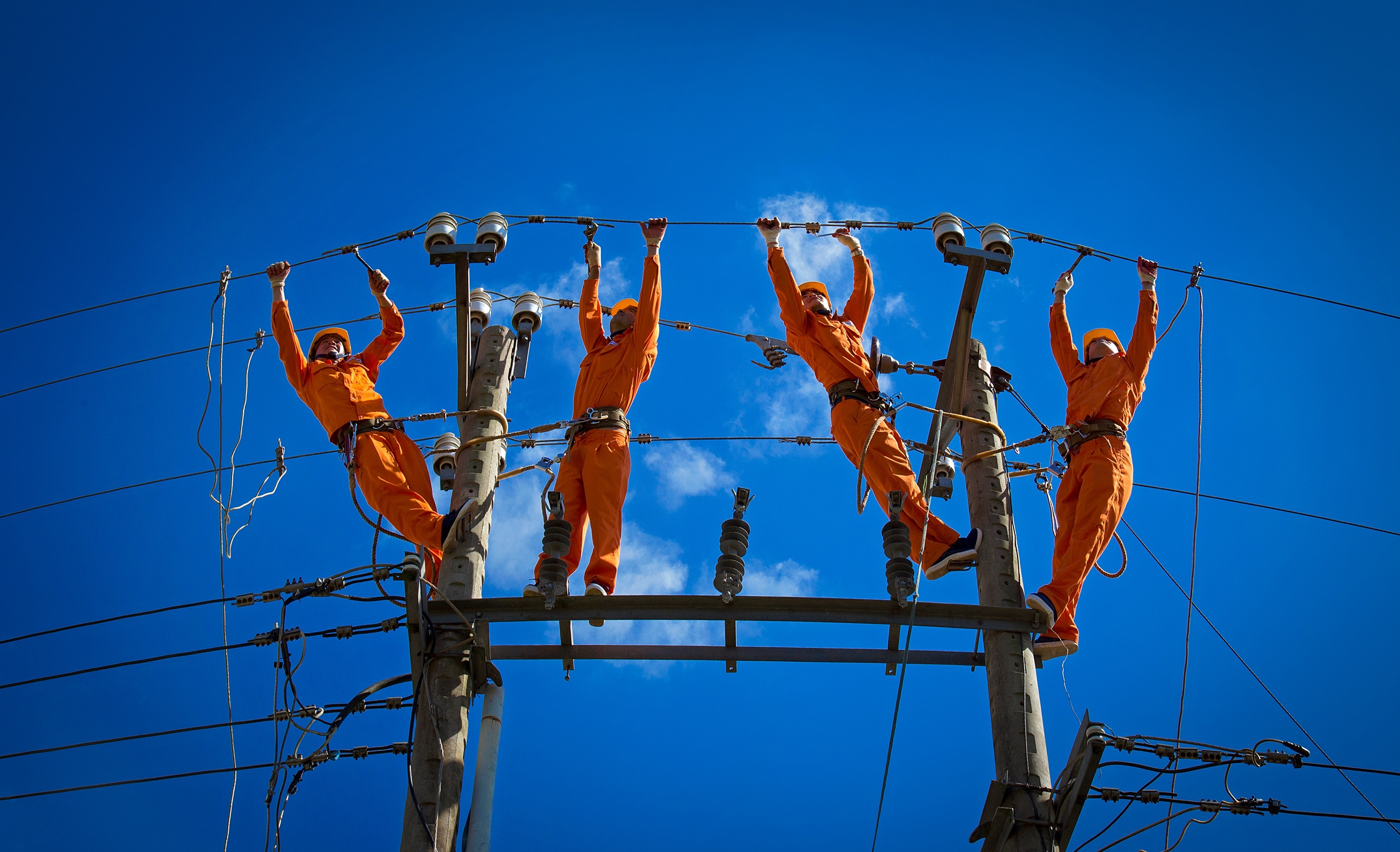 EVN giam gia dien dot 2 ho tro nguoi dan gap kho khan vi Covid-19 hinh anh