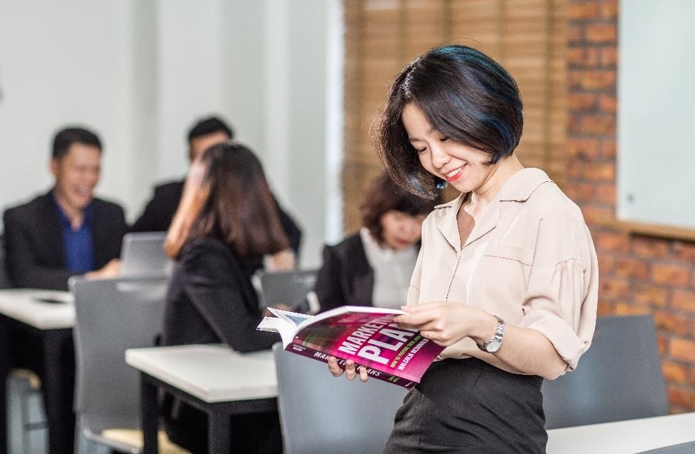 Hoc them MBA, nguoi moi di lam duoc loi gi? hinh anh