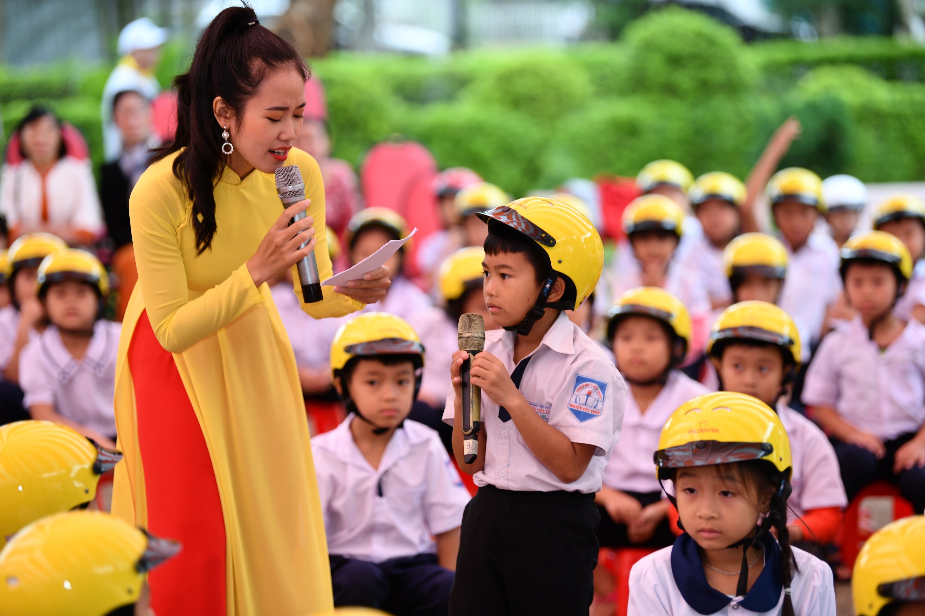 Hon 600 hoc sinh nhan mu bao hiem, thuc hanh ky nang ATGT hinh anh