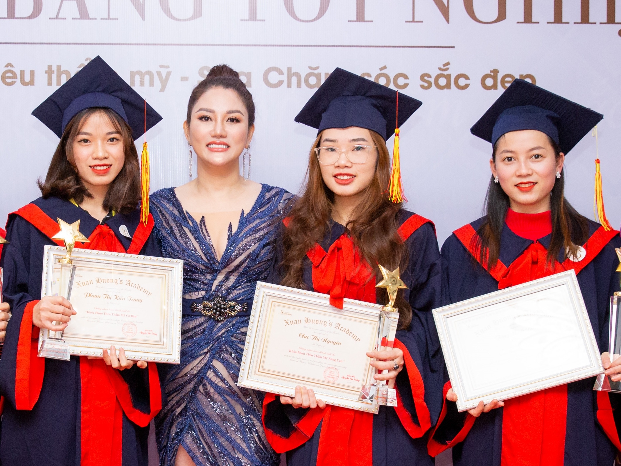 30 nam dao tao nhan luc nganh lam dep cua TMV Xuan Huong hinh anh