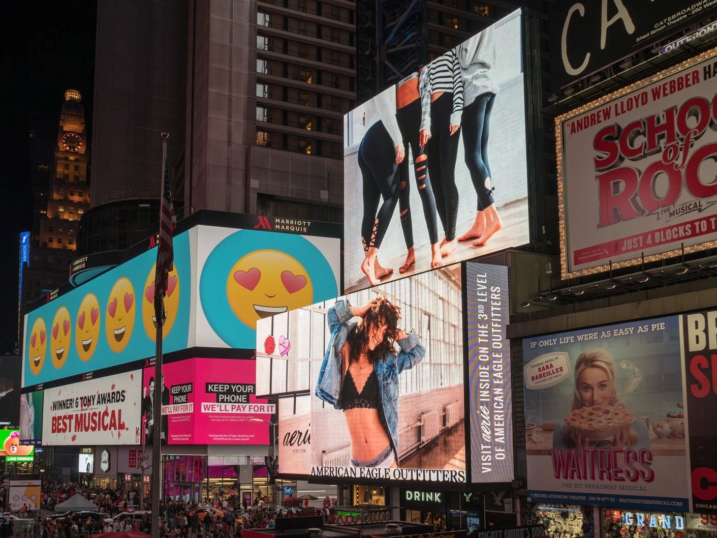 Nhu cau in an tren thi truong ban le mua cuoi nam hinh anh