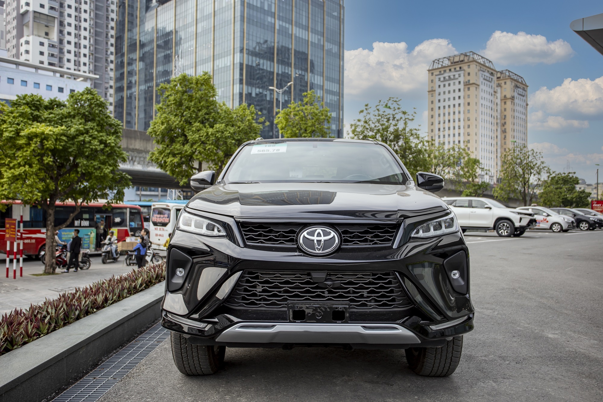 Toyota Fortuner Legender  ảnh 1 Toyota Fortuner Legender anh 1